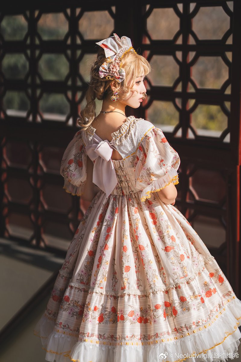 Roses on the Roof～ロリィタ＆クラシック【公式PR】 (@shiny5432