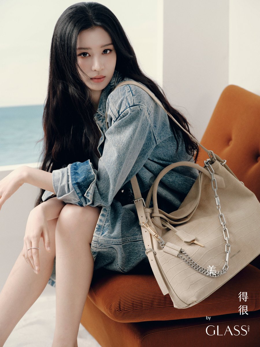wangchuranfan's tweet photo. Wang Churan GLASS cover stunning visuals 王楚然GLASS封面美得很 #王楚然 #王楚然北美後援會 #wangchuran #GLASS封面 #GLASSMagazine https://t.co/N7LzZCDrmw