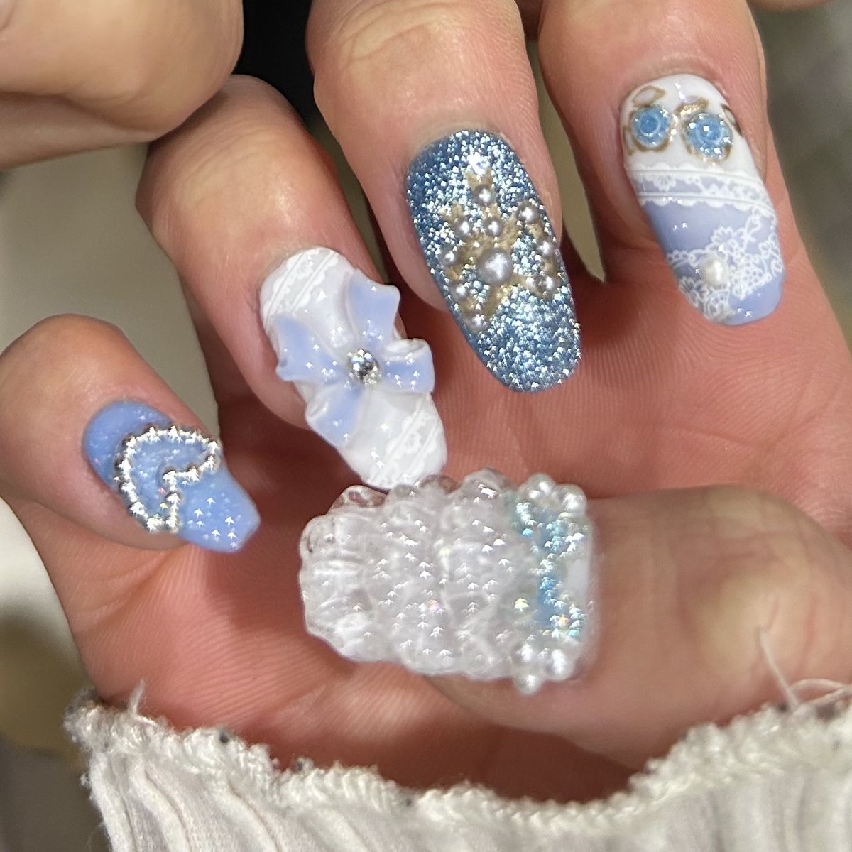 みゆちゃんに見てもらおうと作ったネイル🩵ྀི 大好きな生誕衣装と