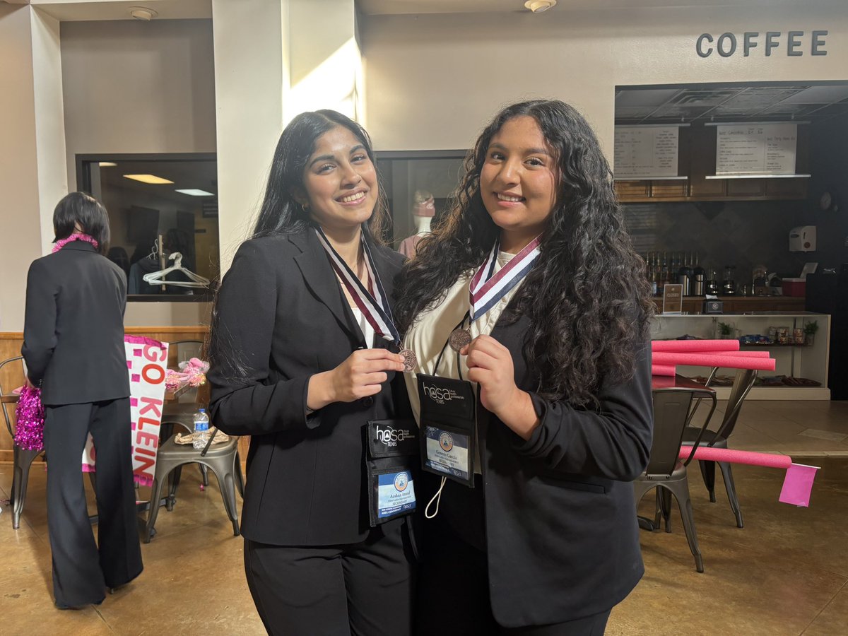 GenesisG_2028's tweet photo. STUDENT athlete always!! I’m proud to announce me and my partner have advanced to state for Public Service Announcement at our regional HOSA competition. We competed against some of the best future health professionals and took 3rd in our category! ⚕️🩺🏥
@NationalEsparza @KCTigerSoftball @HCUSoftball @hosafhp @CULionsSoftball @ExtraInningSB