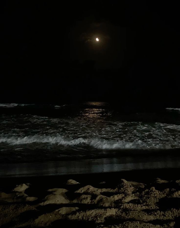 "تخيييل لييّل قمر وبحر وشخص تحبببببّه"
              ❣️❣️❣️❣️❣️❣️❣️