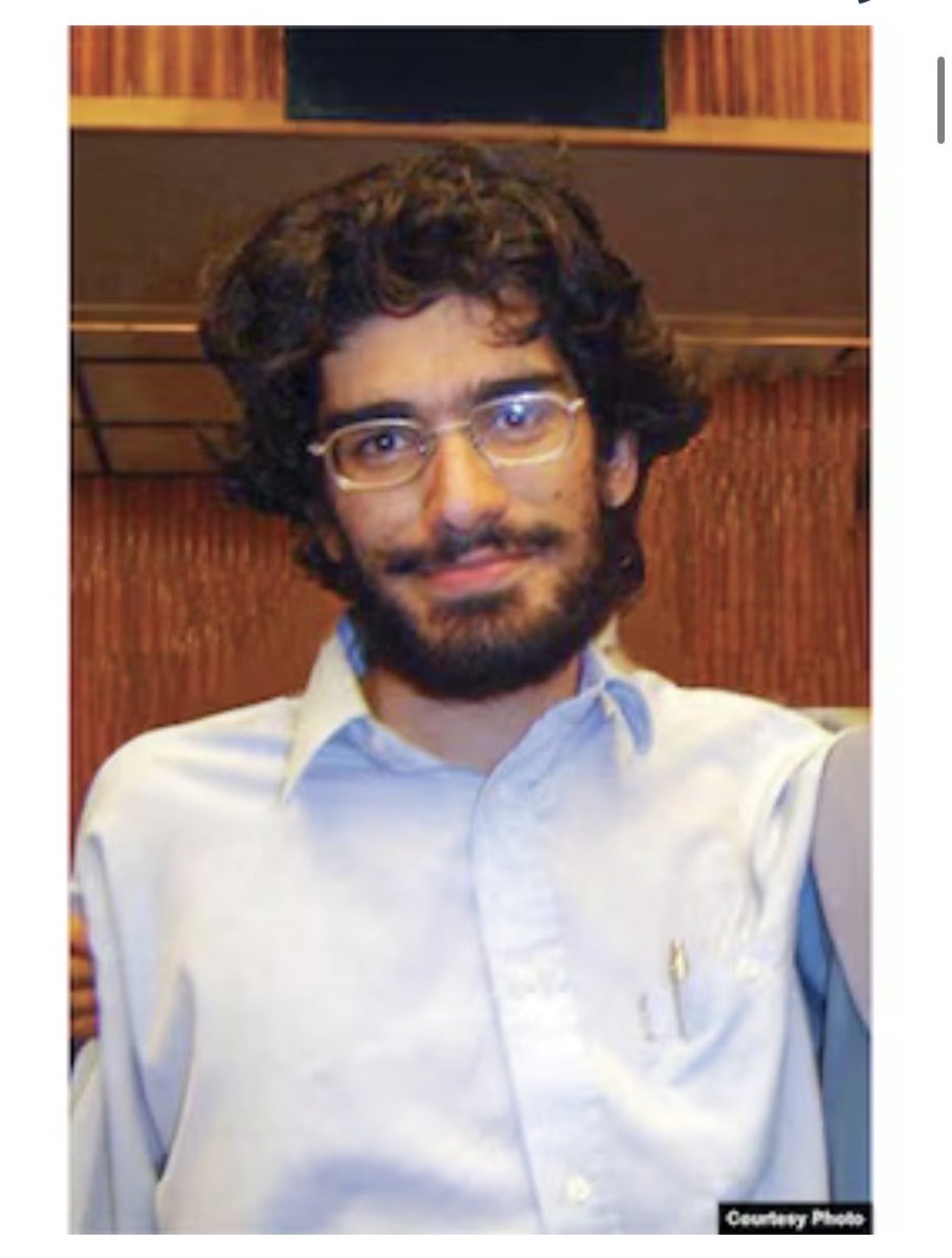 دلم می‌سوزه کسی از محسن روح‌الامینی نمی‌گه. جوون آزاده‌ای که ۸۸ تو کهریزک کشته شد. هم داشت با خامنه‌ای می‌جنگید هم با خونواده‌ی لجن سپاهیش. باباش بعدها گفت مسیح خواسته باش مصاحبه کنه و ابراز انزجار از ضد انقلاب کرد. 
ای کاش روح‌الامینی پدر و قاضی مرتضوی هم مرده باشن.