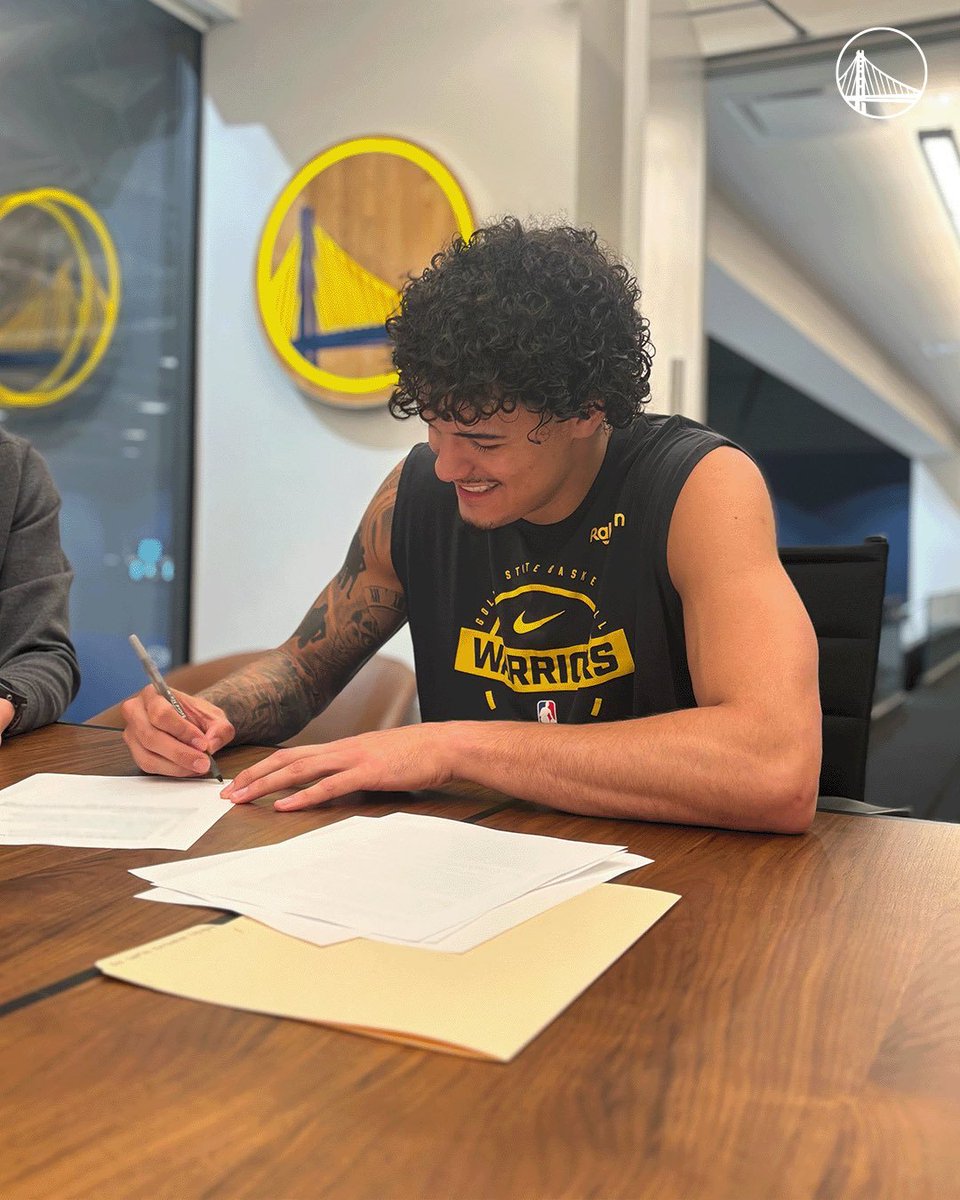 🚨 | É O BRASIL! 🇧🇷

Gui Santos renovou seu contrato com o Golden State Warriors por três temporadas, no valor de US$ 15 milhões, assinado neste sábado (28).

[via: <a href="/warriors/">Golden State Warriors</a>]