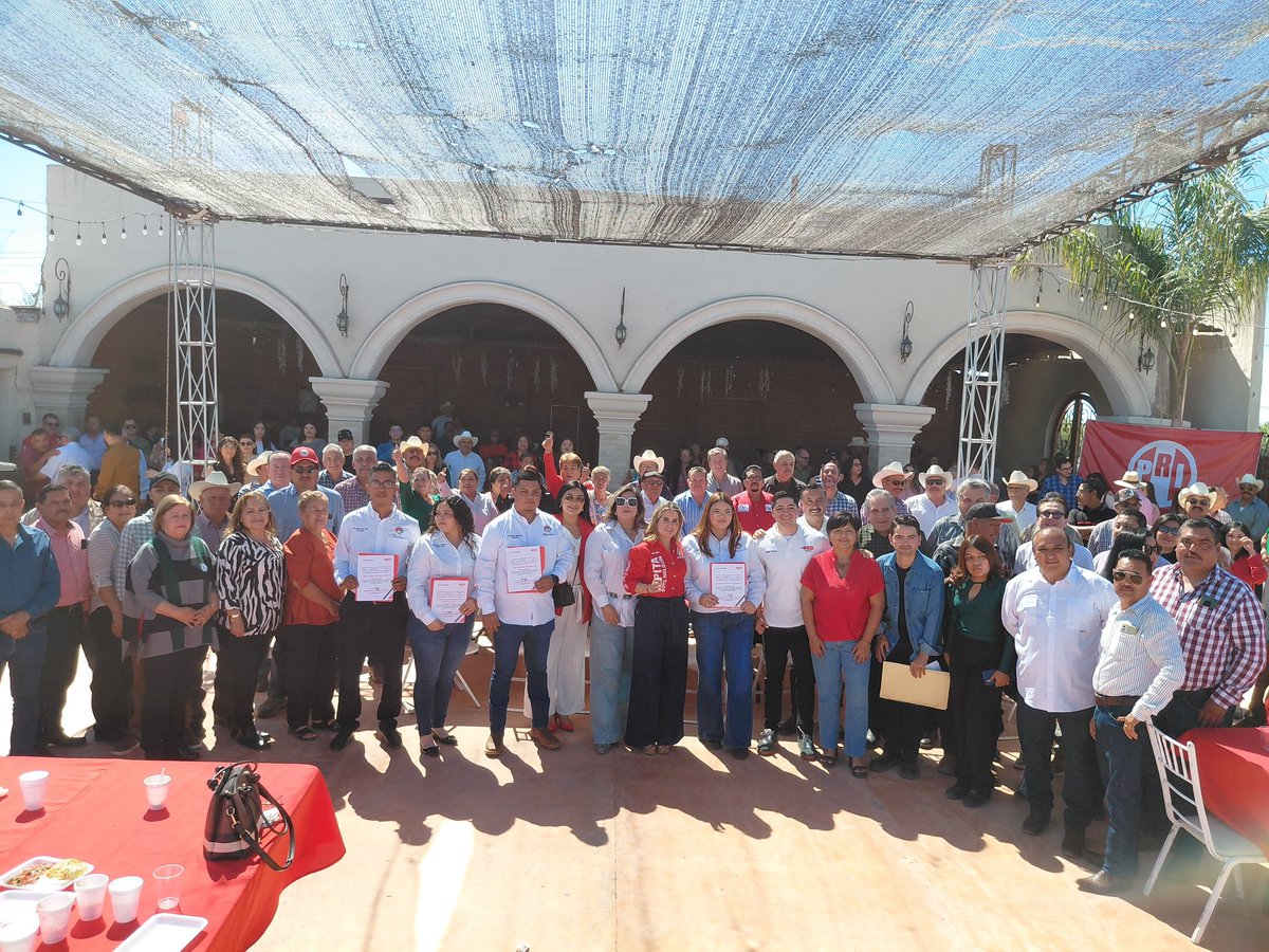 CDEPRISonora's tweet photo. ¡El priismo se fortalece en el sur de Sonora!

Gran encuentro en Navojoa con la familia priista del sur: Navojoa, Huatabampo, Álamos, Etchojoa y Benito Juárez.

Listos para organizarnos y construir una mejor oportunidad para Sonora, frente a los malos gobiernos de Morena. https://t.co/cr0Tzo90sc