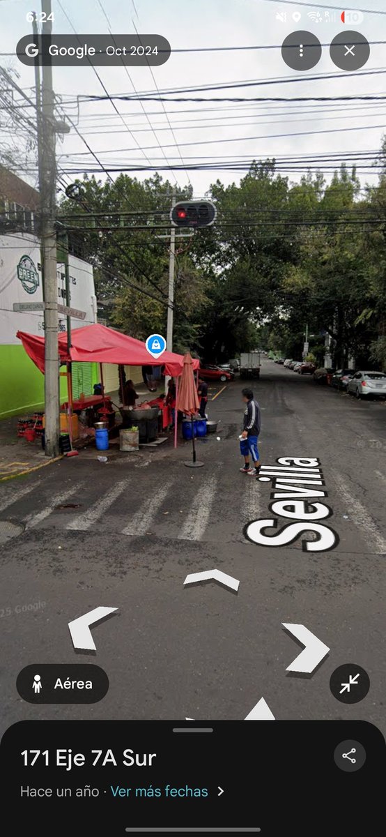 danielmtz7's tweet photo. @BJAlcaldia También el puesto de carnitas que dejan su vehículo en doble fila y hasta en tercera los fines de semana en la calle Sevilla 622 que durante años han perjudicado el paisaje urbano y el libre tránsito, miren como se veía en 2009. Es el día a día lidiar con infractores del art. 11 https://t.co/SbmyB3NeW1