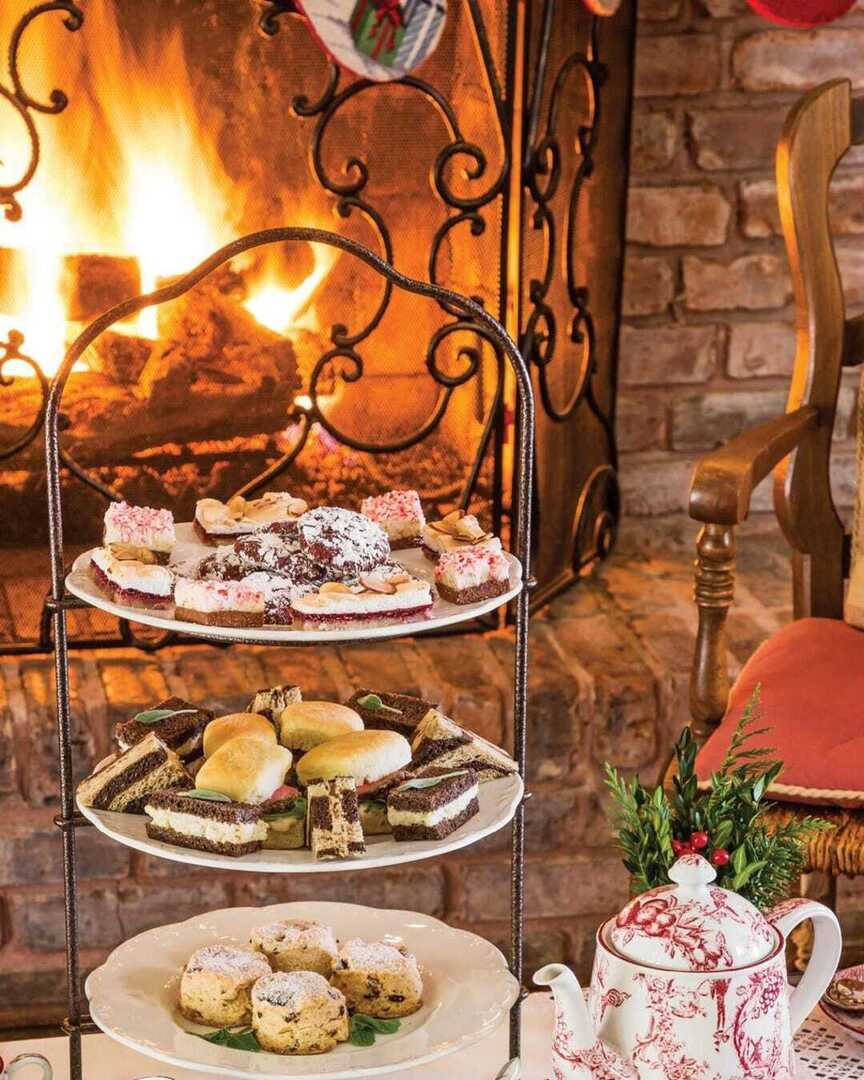 teasetbox's tweet photo. The juxtaposition of refined tea service and plebeian dessert choices is a jarring "surgical necessity"; can you elevate the palate or is it a lost cause?

#CulinaryElitism #TeaForTheRefined https://t.co/pSOqhs1Gva