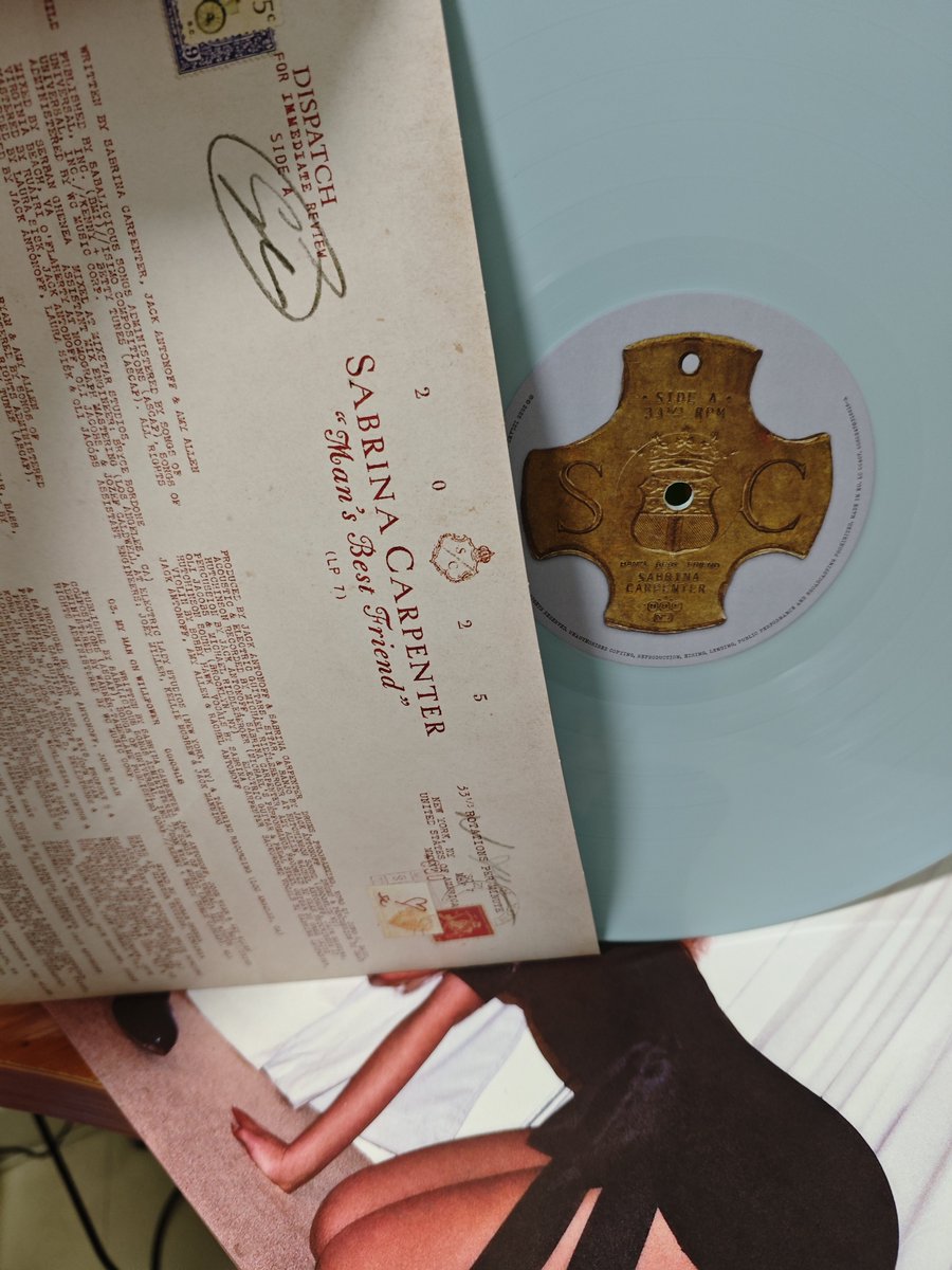 KyBeCptr's tweet photo. the LP's so iconic and full of details
although I don't have a record player🥰🎶I'd like to collect it as a perfect showpiece🔥
#sabrinacapenter #PopMusic #RECORD #albumsyoumusthear #MansBestFriend https://t.co/bCcsBKjq6J
