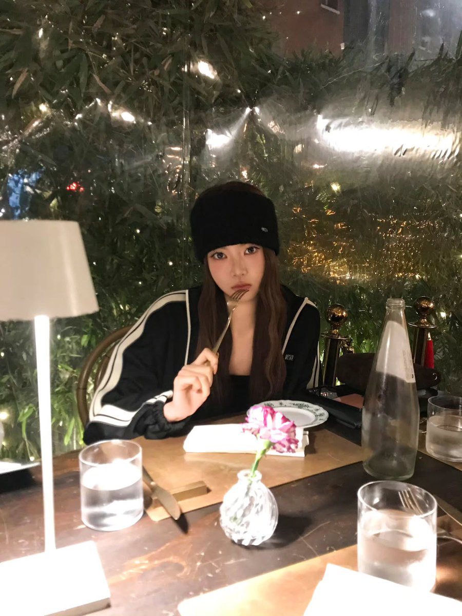 antimomoh12's tweet photo. HONG EUNCHAE FOR ONITSUKA TIGER MFW
#EUNCHAExOnitsukaTigerAW26
#EUNCHAExOnitsukaTiger #MFW
#HONGEUNCHAE #OnitsukaTigerAW26 https://t.co/5lEUY0Rt0m