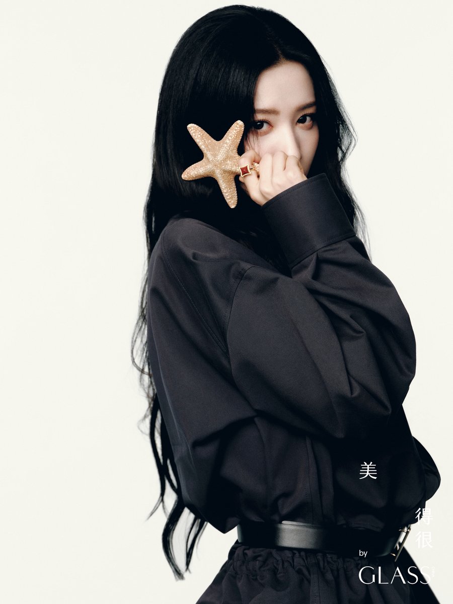 wangchuranfan's tweet photo. Wang Churan GLASS cover stunning visuals 王楚然GLASS封面美得很 #王楚然 #王楚然北美後援會 #wangchuran #GLASS封面 #GLASSMagazine https://t.co/tOlymyyVyx