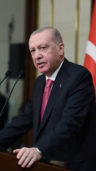 Cumhurbaşkanı Erdoğan Kimseyle Arayı Bozmamaya Çalışıyorsun Ama o arada Gidip gelirken Tekerleğin Patlamasa iyi 
<a href="/RTErdogan/">Recep Tayyip Erdoğan</a>