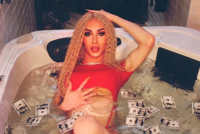 Alexandraaa__34's tweet photo. I’m bad bitch 💵 #Takemymoney #leexa https://t.co/r5r1Cb3bLj