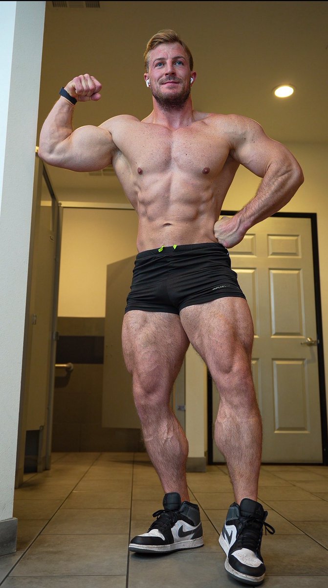 YOUR NEW FAVORITE tweet media