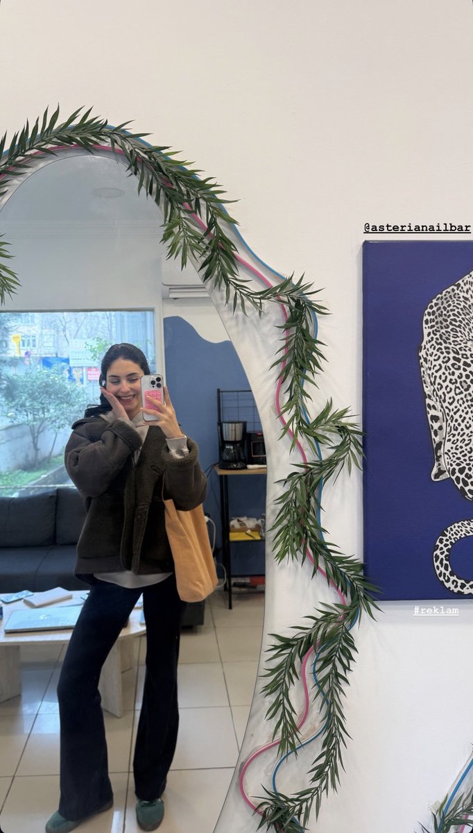 A princesa apareceu! 

📸 | #RojbinErden via Instagram Stories