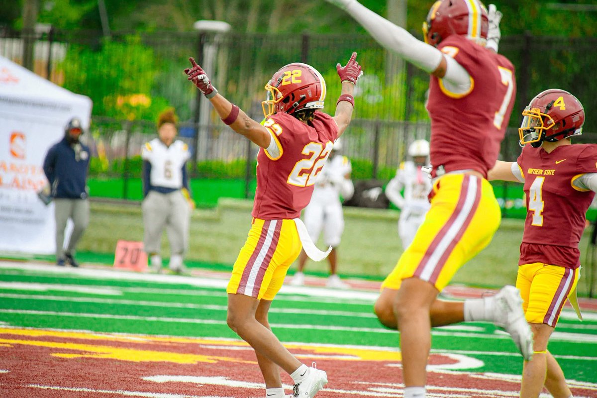 Northern State Football🐺 🏈 tweet media