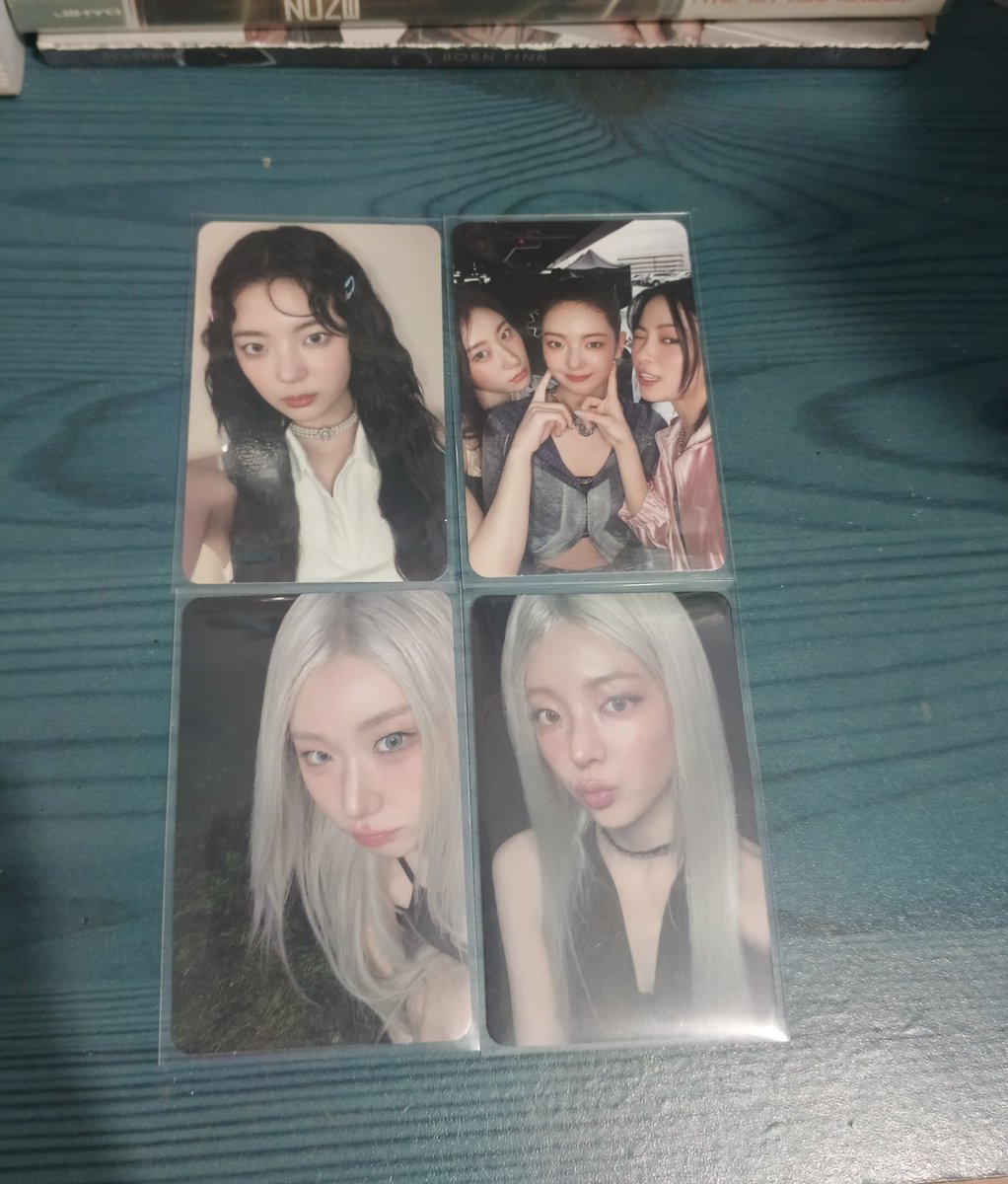 Justby_adi's tweet photo. Wts/lfb wtt/lft ph only 
ITZY photocards sale! 
-400 set
 (can trade box ver pcs to Yuna equivalent and cassette polaroid)

- good condi, x sensi
- payo/dop with nrdp
-loc. Cebu

Tgs. Itzy Yeji Ryujin Lia Chaeryeong Yuna gwbg album box ver gold #bentablesniadi https://t.co/44PrKHooS6