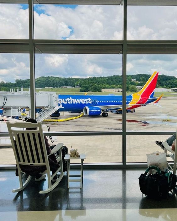 fronterafurn's tweet photo. Nothing like a quality rocking chair to take the stress and worry out of the airport experience🙏🥰

Resorts, Clubs, Airports: our rockers will transform your guest experience as well!

Pictured: World’s Finest Rocker from https://t.co/TY4fwsLyjz at @bhmairport https://t.co/Ty4TCH7m7Z