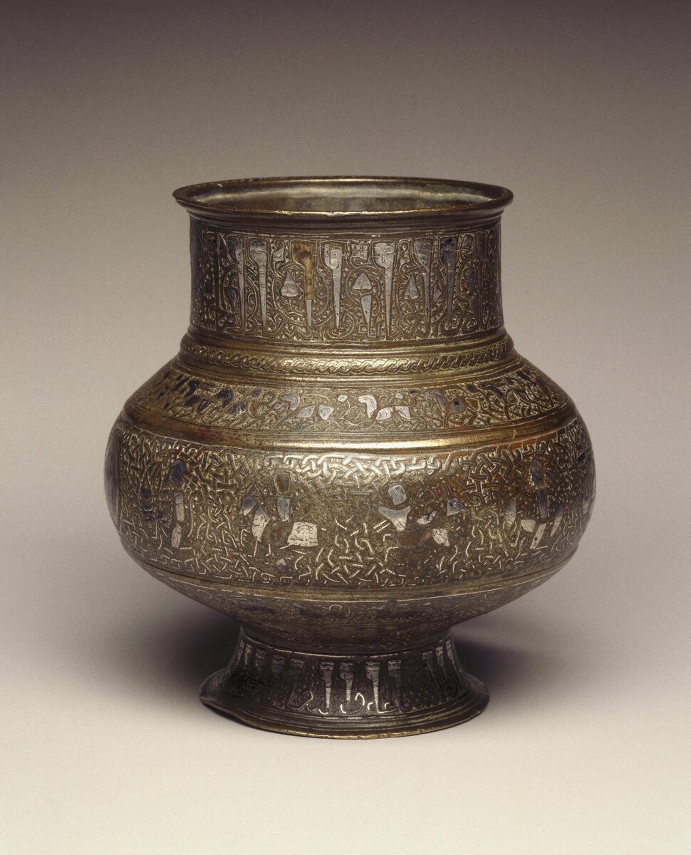 bm_islamic's tweet photo. Jug (Mashraba) with Human-Headed Inscription and Zodiac Signs https://t.co/njBBiXEDxj https://t.co/n1BY7vDDoT