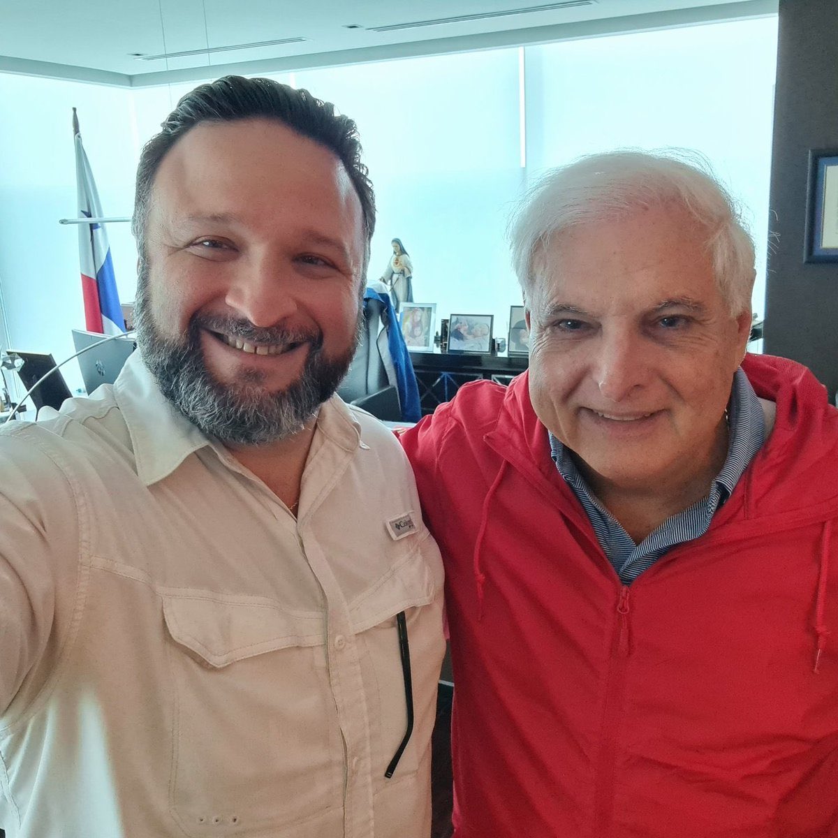 Alexander Calderón tweet media