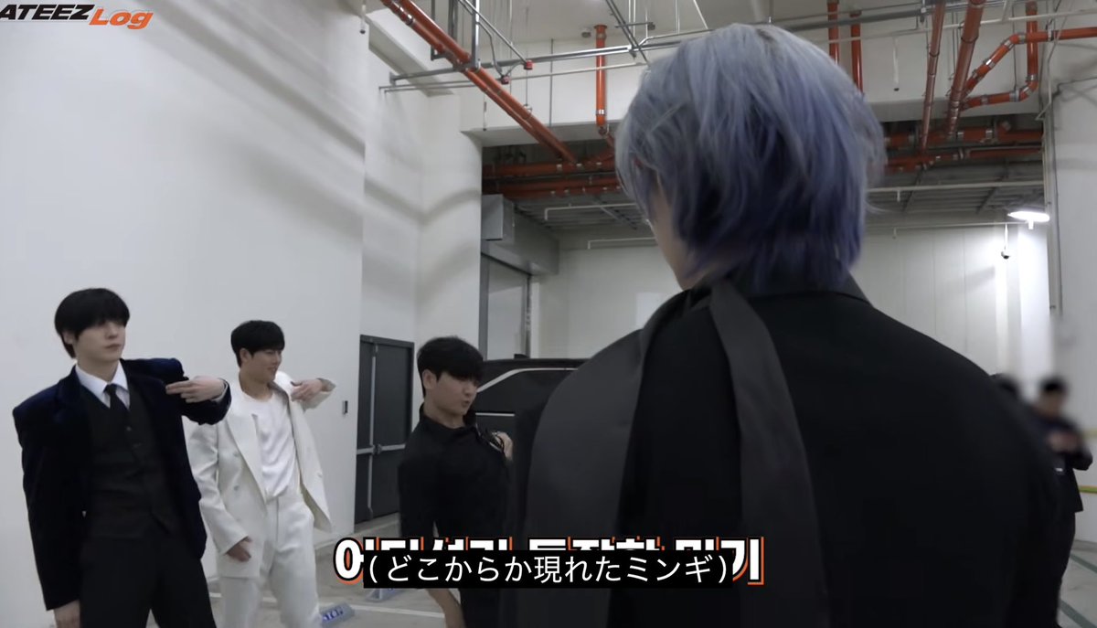 ユノがチャレンジ動画撮ってる時に｢どこからか現れたミンギ｣の背中がストーカーぽくてさすが。

どんだけユノの事好きなん( ◜ᴗ◝)