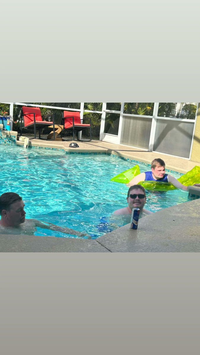 Jack_bowling_'s tweet photo. Enjoying 😉 the nice weather 😎 on vacation https://t.co/nvuJqLpasE