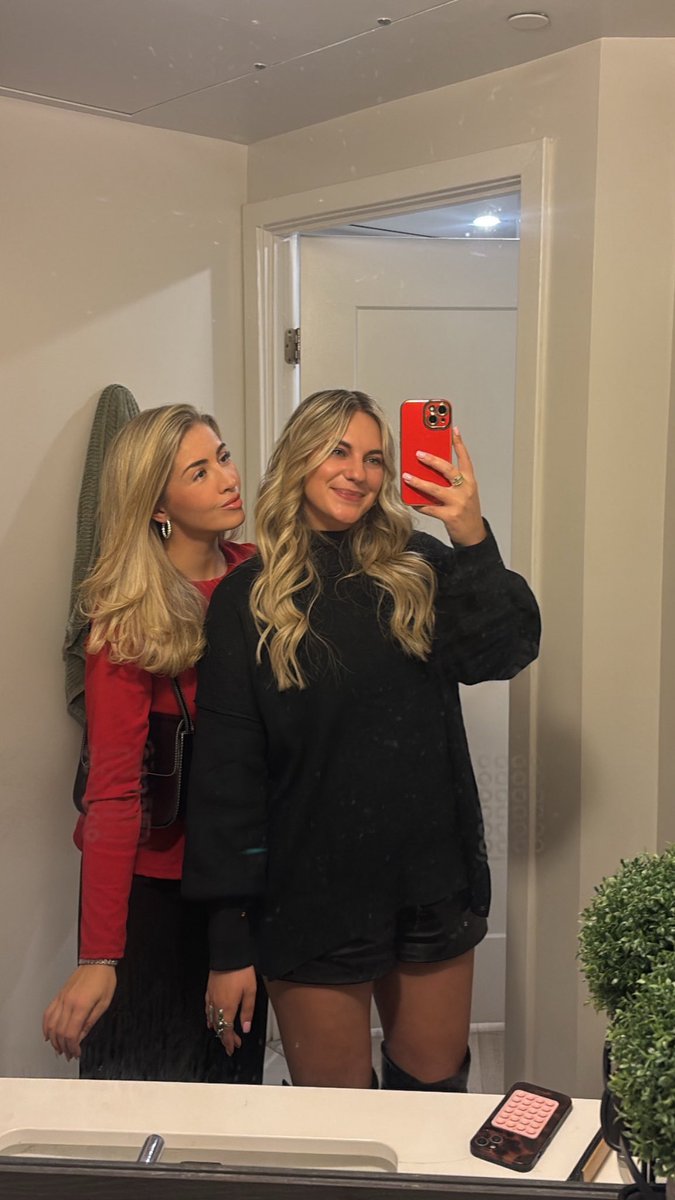 MorganHousley1's tweet photo. Just two girls who are America First. https://t.co/xxFXektW2L