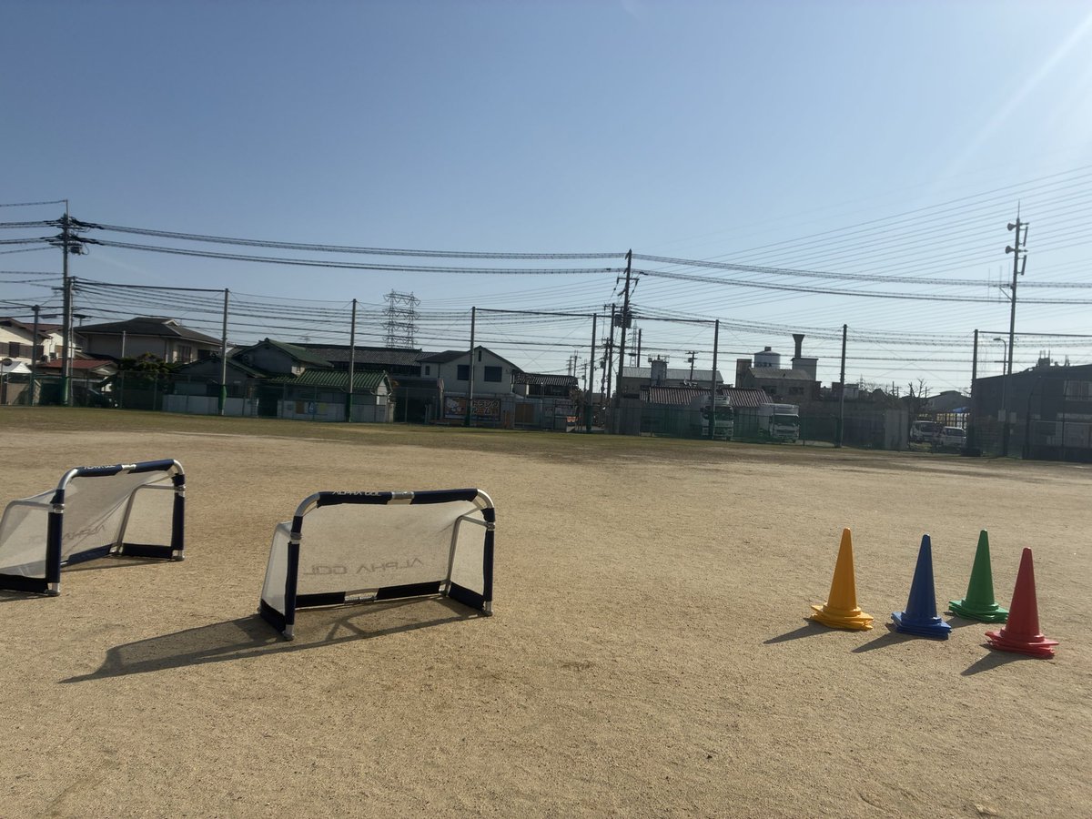 ny_reha's tweet photo. 今日は松原市のハートビューで、地域の子どもたちへサッカー教室です！
10時から90分ぐらいです！

詳細はラインからご連絡ください！

https://t.co/d36pEc6i0Q https://t.co/Fg77W7F3rn