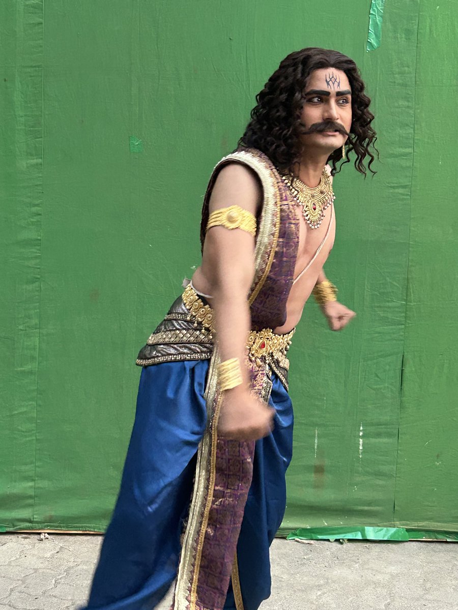 actoratull's tweet photo. Left right left #greenscreen https://t.co/BMVyeJp6cc