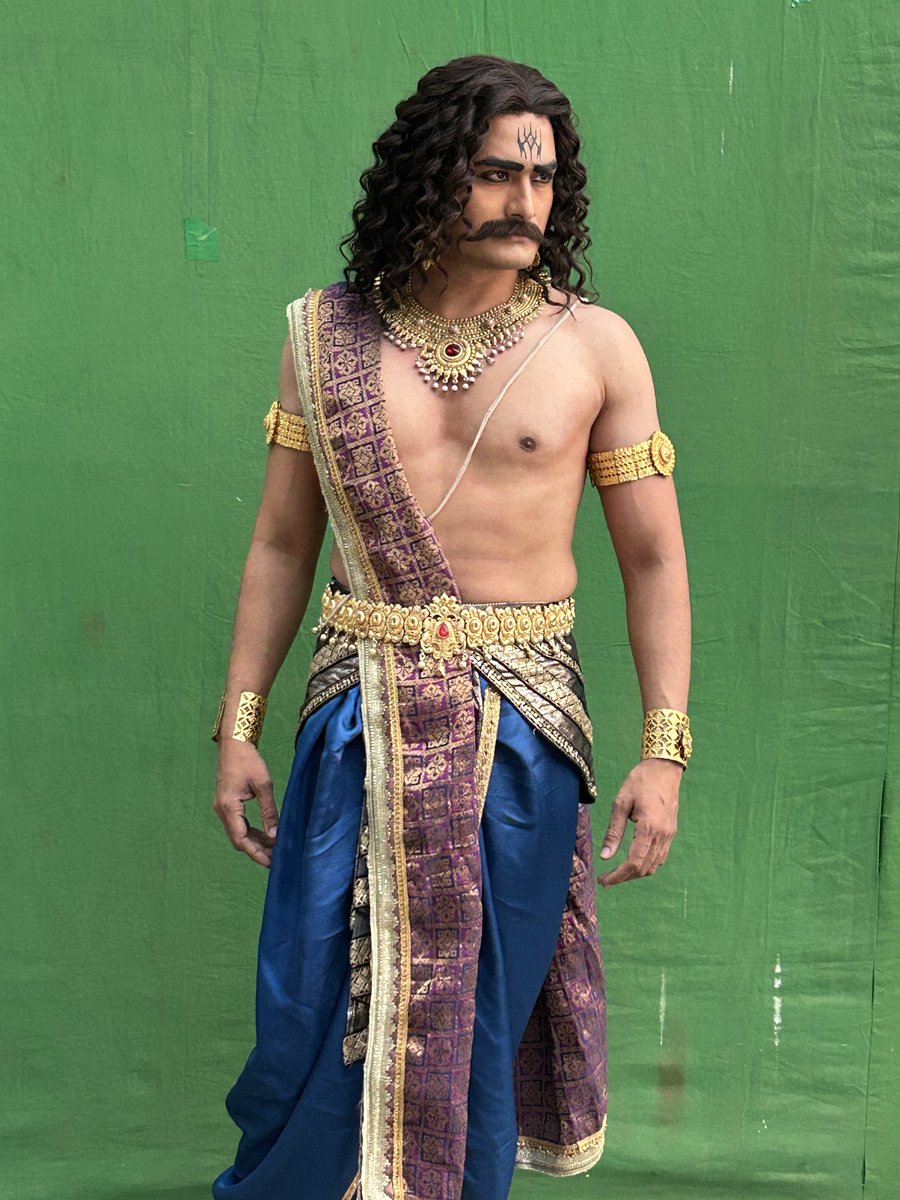 actoratull's tweet photo. Left right left #greenscreen https://t.co/BMVyeJp6cc