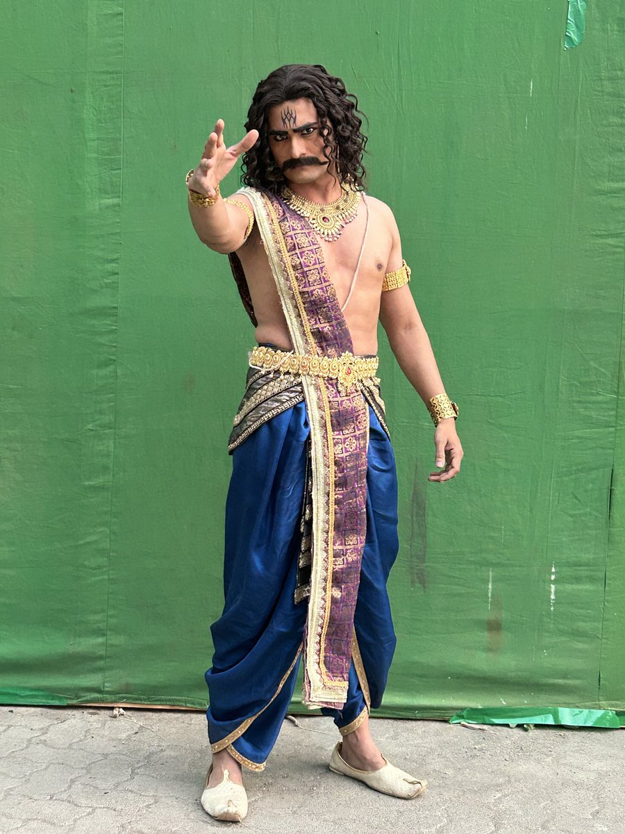 actoratull's tweet photo. Left right left #greenscreen https://t.co/BMVyeJp6cc