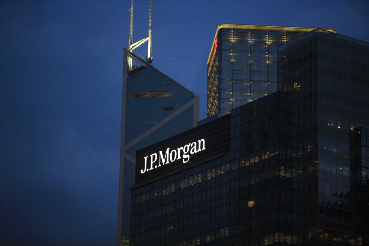 RWAwatchlist_'s tweet photo. 🚨 JUST IN: JPMorgan Chase says the CLARITY Act could unlock institutional capital for crypto

Clear regulation may be the catalyst for major upside in H2 2026

Institutions are preparing to enter 🚀 https://t.co/32kZQ2B3L1