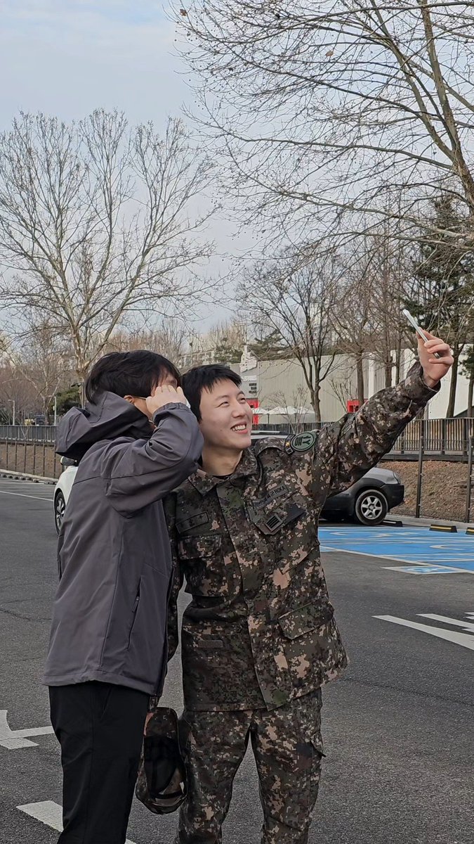 u_ysw's tweet photo. 승우 정승환 전생에 부부였던게 분명함 https://t.co/Epn9D325Fi