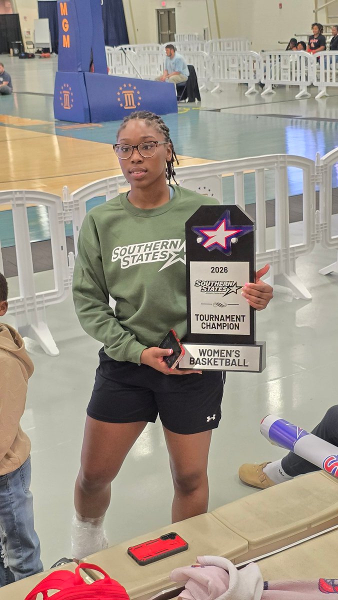 Alyssa Hillard tweet media