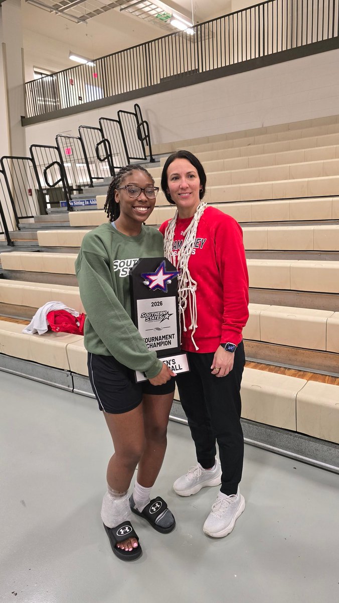 Alyssa Hillard tweet media