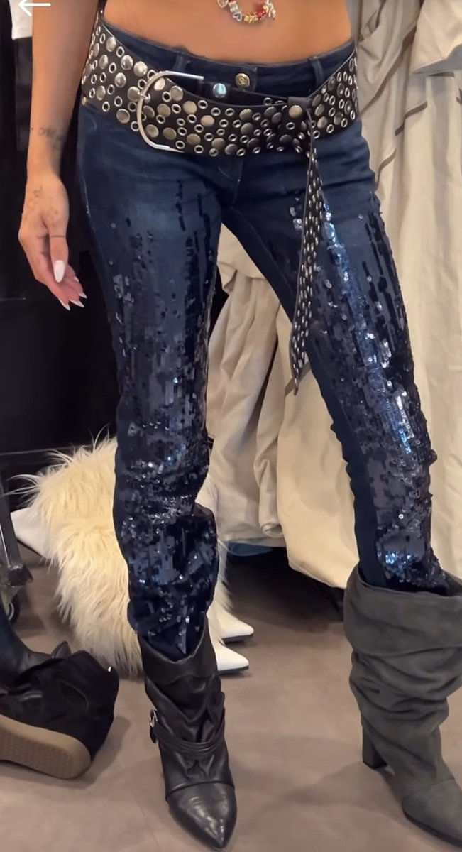 MaJo_pe_1's tweet photo. Me encantó los conjuntos en pantalón para Tini 😍 https://t.co/zdkX5uNAYl