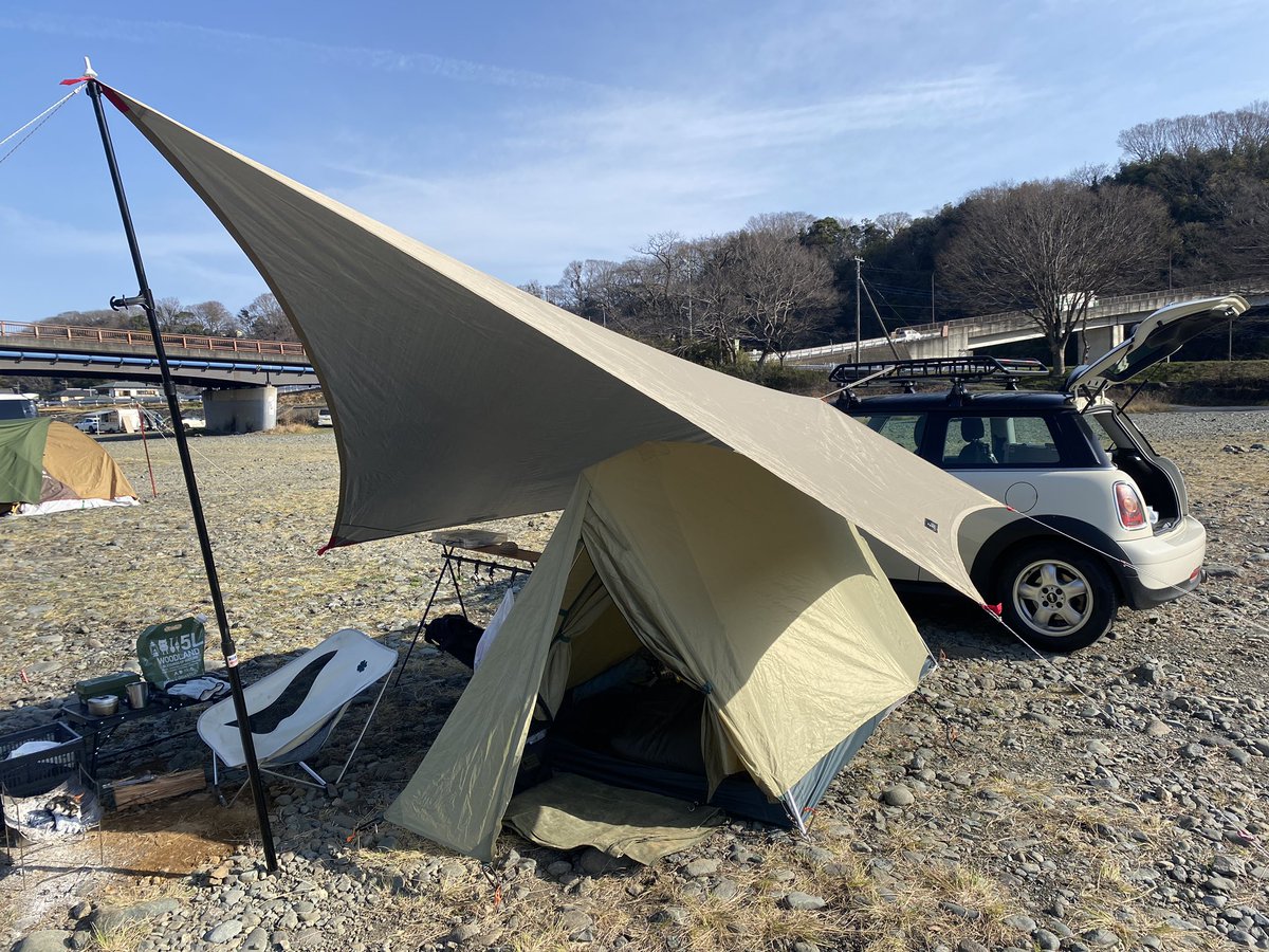 creativecamp3's tweet photo. 20年前なら春から夏にかけてのフィールドが心地よかったのですが、今は冬から春にかけてのフィールドが最高ですね〜。気持ち良い〜。 #ソロキャンプ https://t.co/mLGomFZ7DM