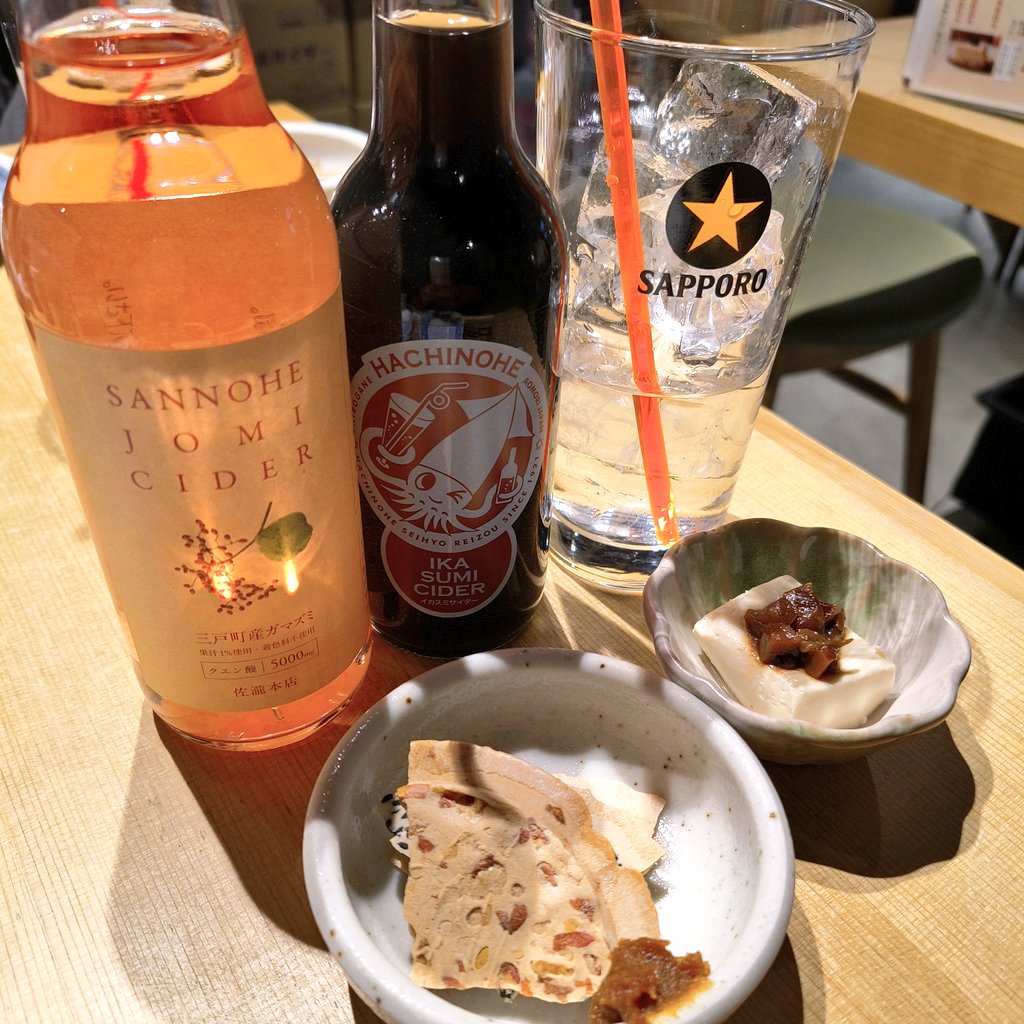 cor_MoE's tweet photo. 先日の南部。
しとぎロスを起こし #8base に突撃。
なんばん味噌(細切れにしたお野菜も漬け込んだ味噌)と、柔らかい南部せんべい『てんぽ』が美味しいので、レストランでぜひ食べていただきたい。せんべいは汁だけじゃないのよよよ。
#日比谷 #八戸 #8base https://t.co/0bNwDFkNMv