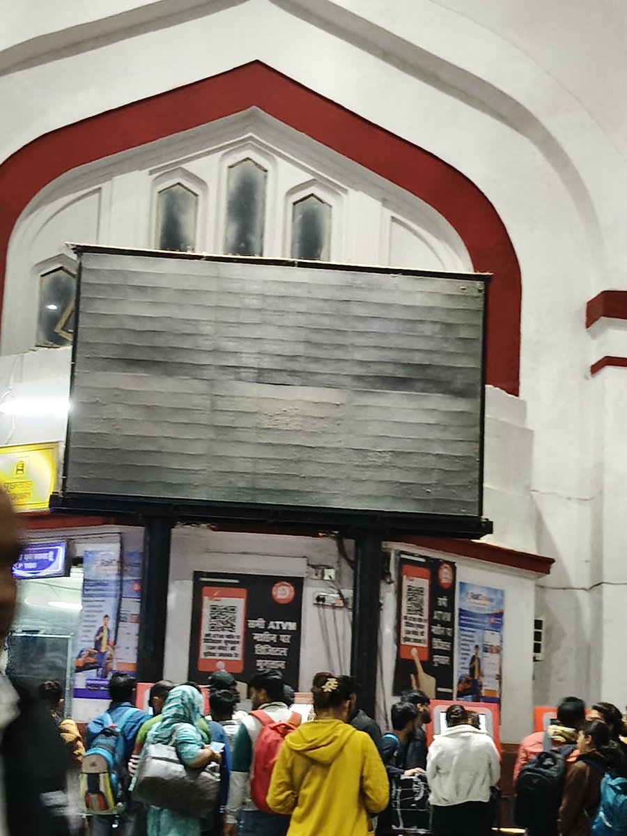 railytri86366's tweet photo. Travelled 19 km at 4 AM to catch Gomti Express (5:45 AM) from Lucknow. Reached station &amp; found train delayed to 8:45 AM
Who is accountable for passengers’ time &amp; money?
@RailMinIndia @RailwayBoard @RailwaySeva @RailwayNorthern
#TrainDelay #PassengerRights #Lucknow https://t.co/84YNySx59d