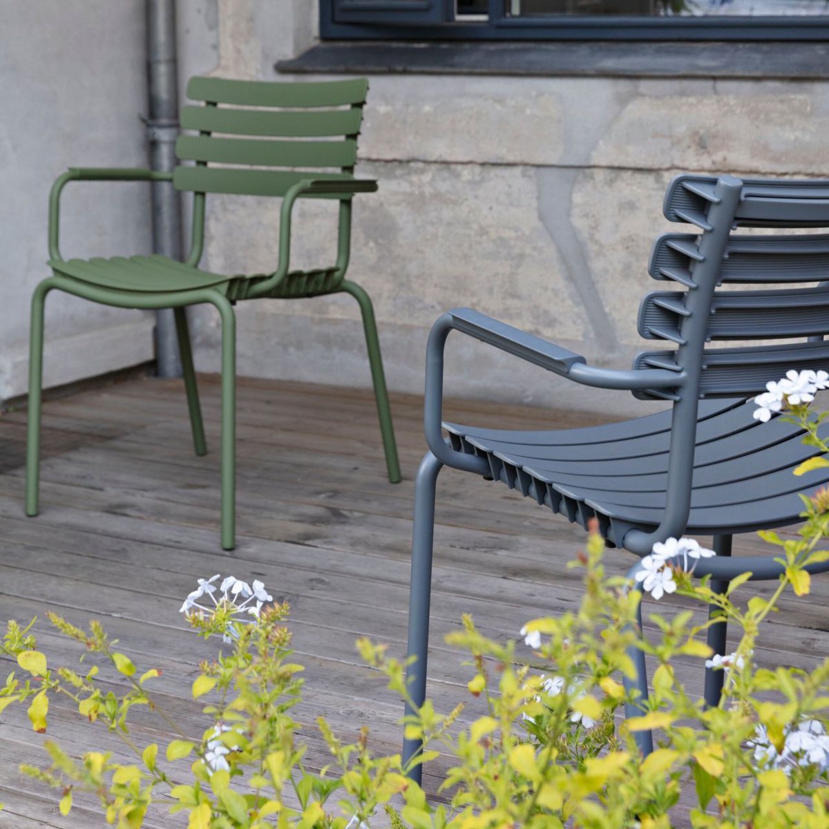 fronterafurn's tweet photo. ☕️-ah, relaxxxx -☕️ Recreate the classic European bistro setting in your home or cafe.  No need for cushions with our far more comfortable and cooler weatherproof Ecolabel®️ recycled slats.  Commercial grade like all everything sell, chosen by 5 star resorts and professional designers. 
👉https://t.co/rN3mRJdW3g
#bistro #outdoordining #patio #luxurylifestyles #luxuryhomes #cafe #ecofriendly  #FlaneurLikeAPro