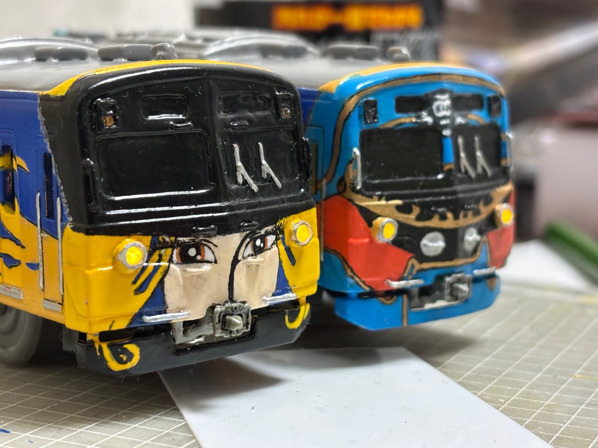 takedora3's tweet photo. ランボードやベンチレーター、手すりを浮かせて配管した通したり、ドアの丸窓化、幌や乗務員室周りのリアル化など、やりたいことを詰め込んで形になったので良かったです。
外だとライトがわかんないのが少し残念。 https://t.co/v1pEJilZ2k