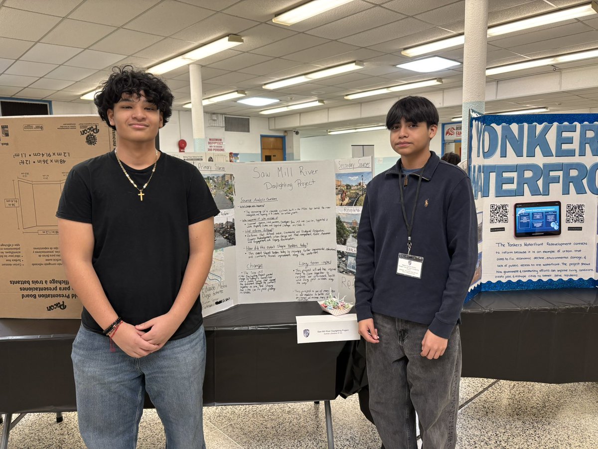PrincipalNaber1's tweet photo. ๐ Roosevelt Pride!ย ๐
A huge congratulations to our incredible students for representing Roosevelt at History Day and earning 2nd place honors! #RHSECS #alwaysmovingforward @YonkersSchools @RcollinsJudon @AnibalSolerJr https://t.co/31N0gi14XS