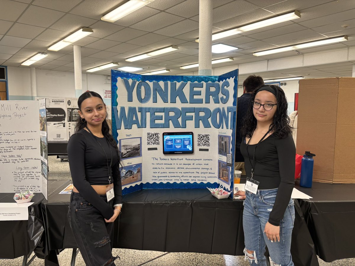 PrincipalNaber1's tweet photo. ๐ Roosevelt Pride!ย ๐
A huge congratulations to our incredible students for representing Roosevelt at History Day and earning 2nd place honors! #RHSECS #alwaysmovingforward @YonkersSchools @RcollinsJudon @AnibalSolerJr https://t.co/31N0gi14XS