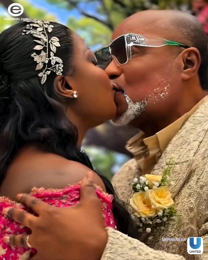 MagickSteve01's tweet photo. 🚨🇨🇩 @Koffi0lomide , le jeune Pato officiellement marié avec Cindy Le Coeur  👌✨🌹 
Félicitations au Couple #Olomide 
@actualitecd
@fallyipupa01 @ferregola @peroluwara1 @StanysBujakera https://t.co/paOV1A5xjM
