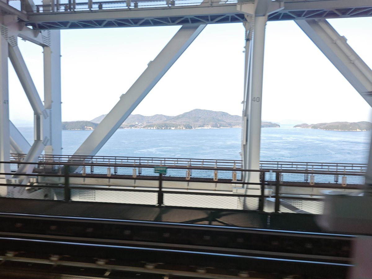 港町とか海を見ると、蒼海の涙編を思い出しますね😊 （瀬戸大橋を渡る