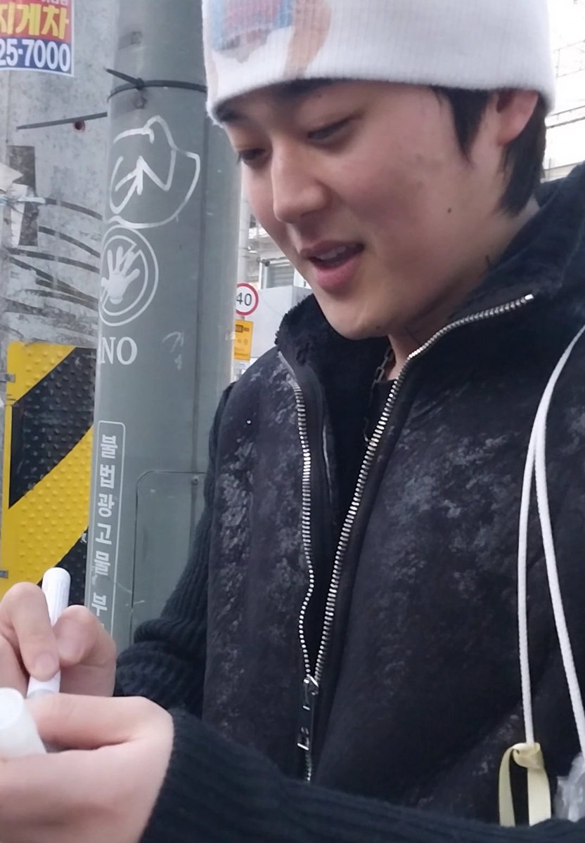 대한민국 유행 진짜 훅훅 바뀌는듯
두쫀쿠 유행 끝나가니까
봄동비빔밥 유행함
그럼 다음은 무조건 고스트클럽이겠지