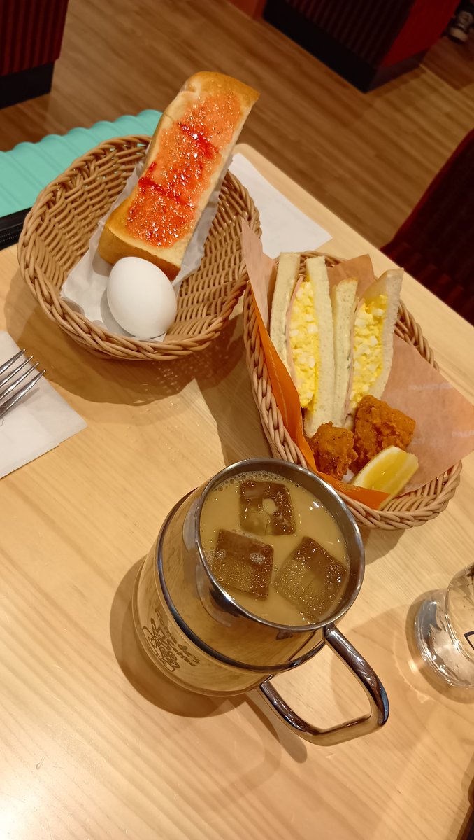 52megu52's tweet photo. 初めてコメダのモーニング食べたんだけどミニサンドだし大丈夫と思った私が間違っていた…かなりおなかいっぱい💦
でもトースト美味しい… https://t.co/0FgOWP0Jrd