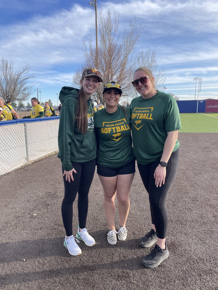 Alumni traveling from South Dakota and California to come watch games today! 
We love the Yellow Jackets!!🔰🐝

Proud, proud, proud 💛