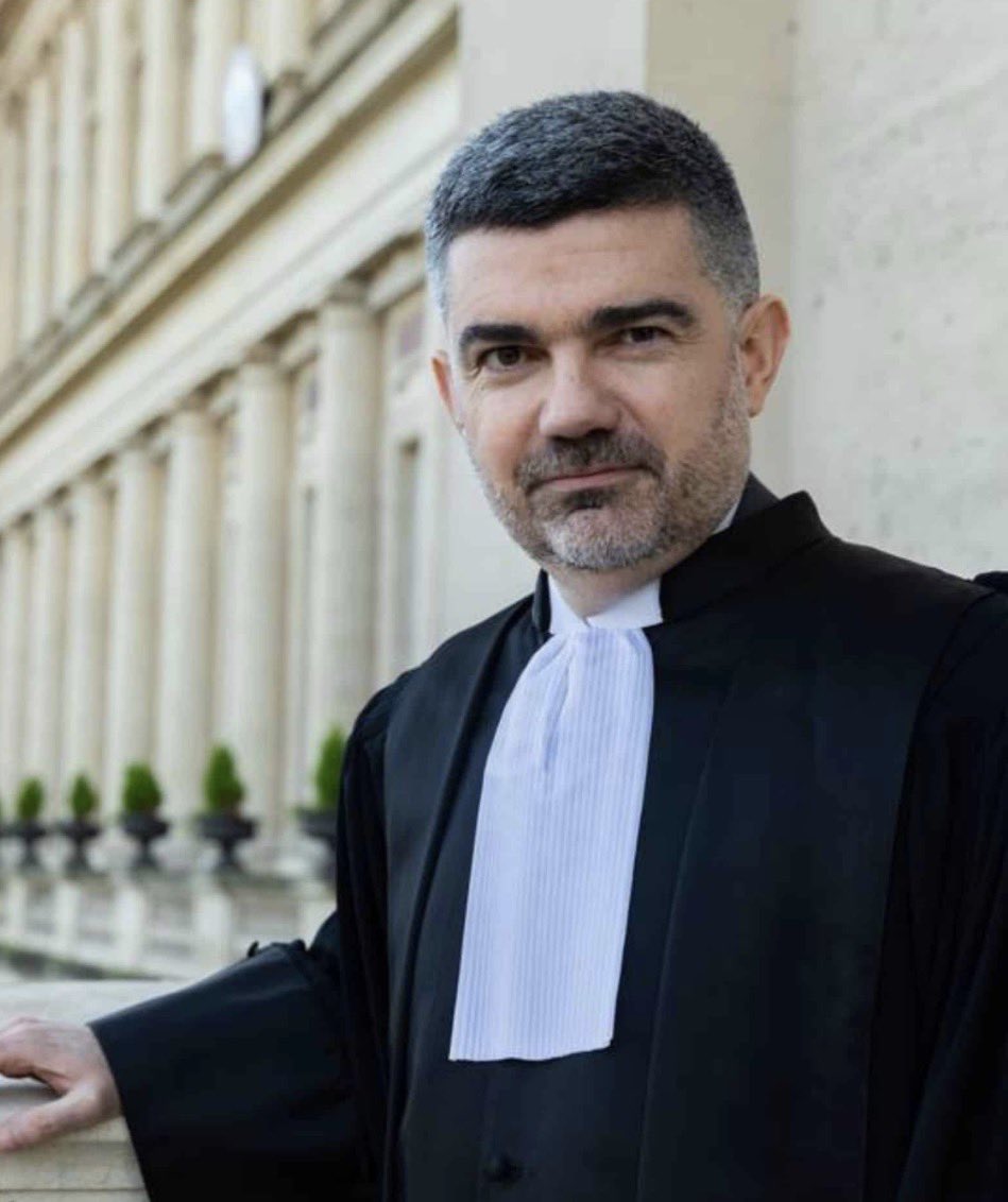 LeConvertiNoor's tweet photo. Soutient à ce juge français de la cour pénal international qui pour avoir émis un mandat d’arrêt contre le criminel @netanyahu  

Et interdit d’avoir une @Mastercard @Visa 

D’utiliser @amazon @PayPal  @netflix 

Interdit d’aller aux États-Unis, lui et sa famille 🤷🏼‍♂️ 

Pour avoir fait son métier 

Tout mon soutien à ce monsieur 💪🏽🤲🏽