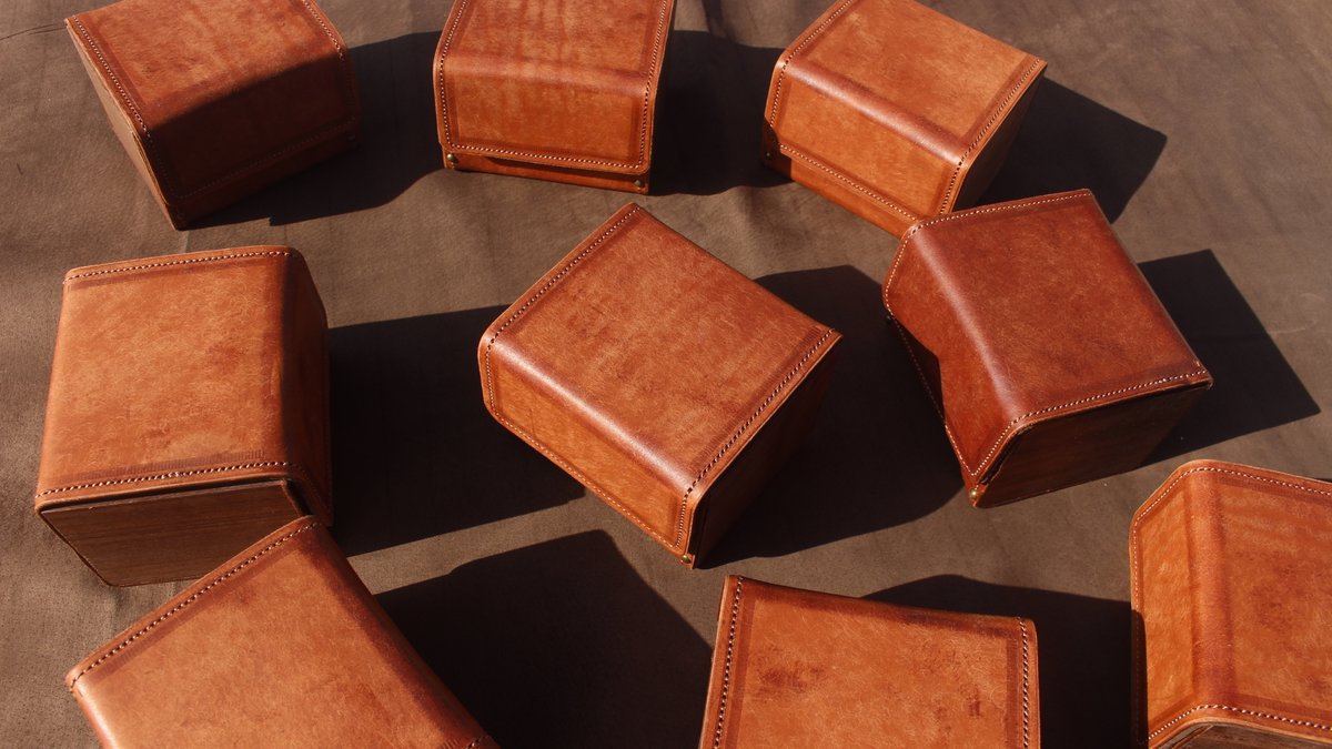 一つ自分が普段使いしているケースを混ぜました。 どれかわかるかな？