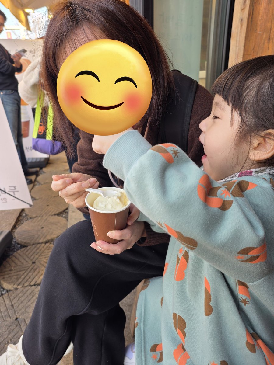ena__122's tweet photo. 日本から親戚のおばさんが遊びに来て昨日始めて娘とおばさんと3人だけで전주まで遠出してきた!!1人で運転して往復５時間は初めてだったけど無事行ってこれた😊
レールバイクのって한옥마을歩いて一応やりたかったこと全部で来て良かった❣️ https://t.co/U99wgzrMQr