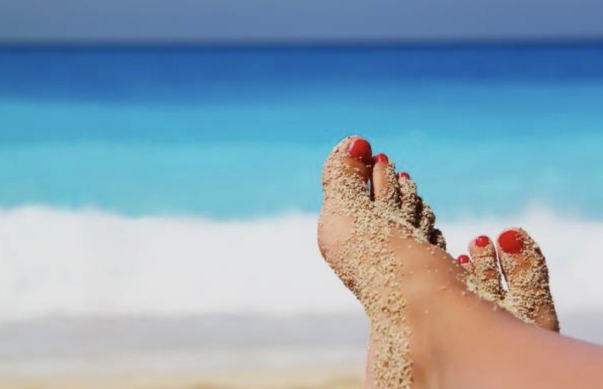 princessdLanie's tweet photo. "Let the waves hit your feet and the sand be your seat". #feetfetısh #toesinthesand #sandycheeks https://t.co/UhxHZnDN0X